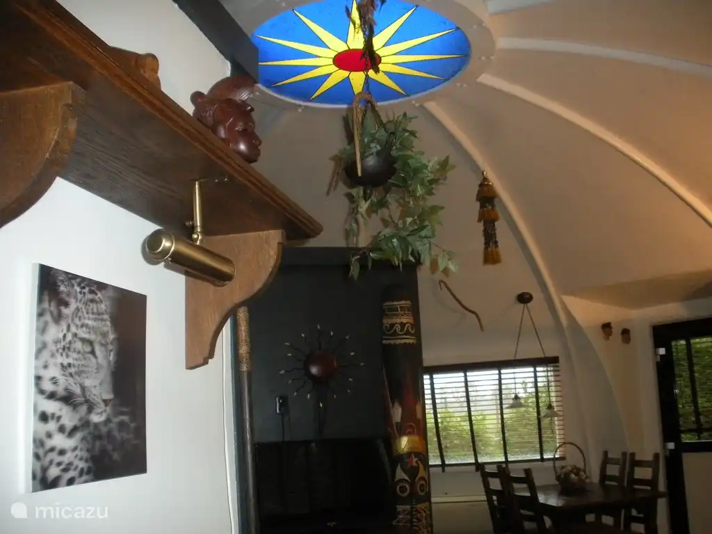 Kuppel mit dekorativem Glas