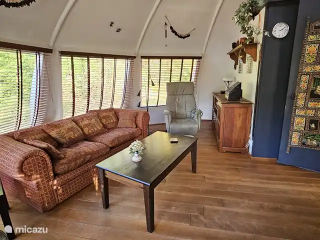 Igloo Safari | Pays-Bas, Brabant-Septentrional, Chaam - bungalow r
fauteuil relax proéminent également option debout