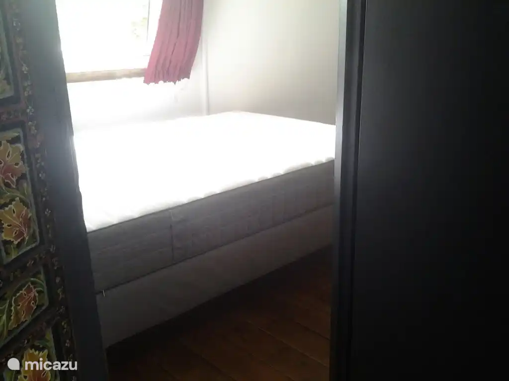 Nagelneues Boxspringbett 140 x 200