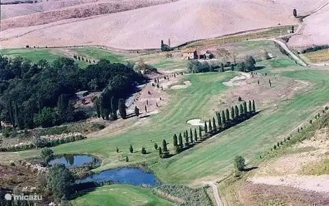 Montaione (30 minutos) ofrece uno de los lugares de golf internacionales más grandes de Europa.