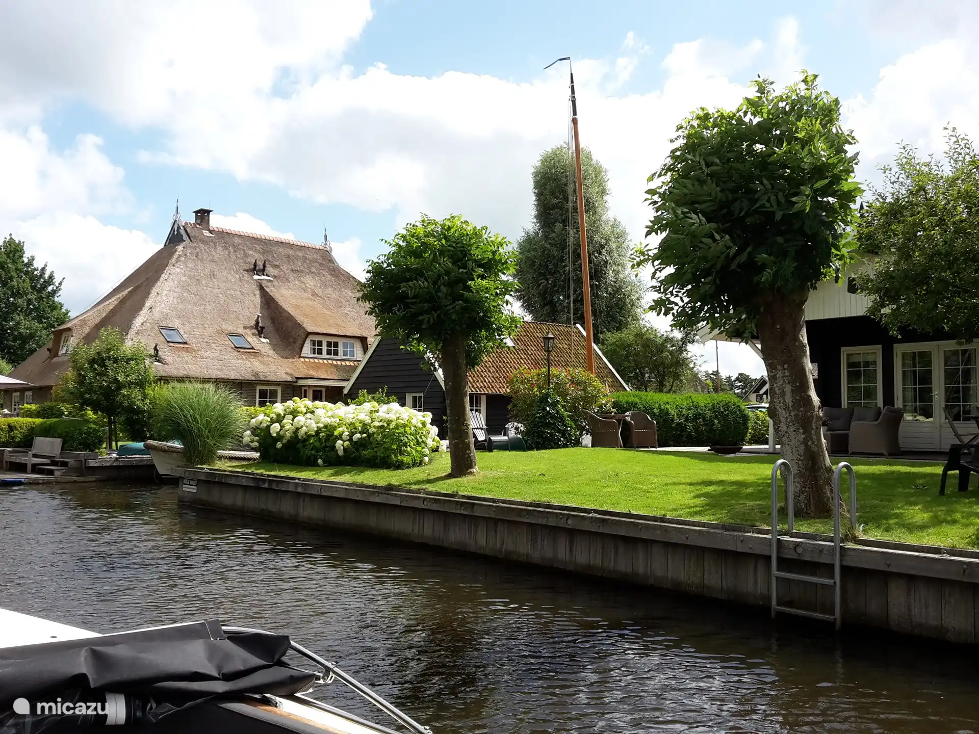 Les bateaux peuvent s’amarrer au jardin