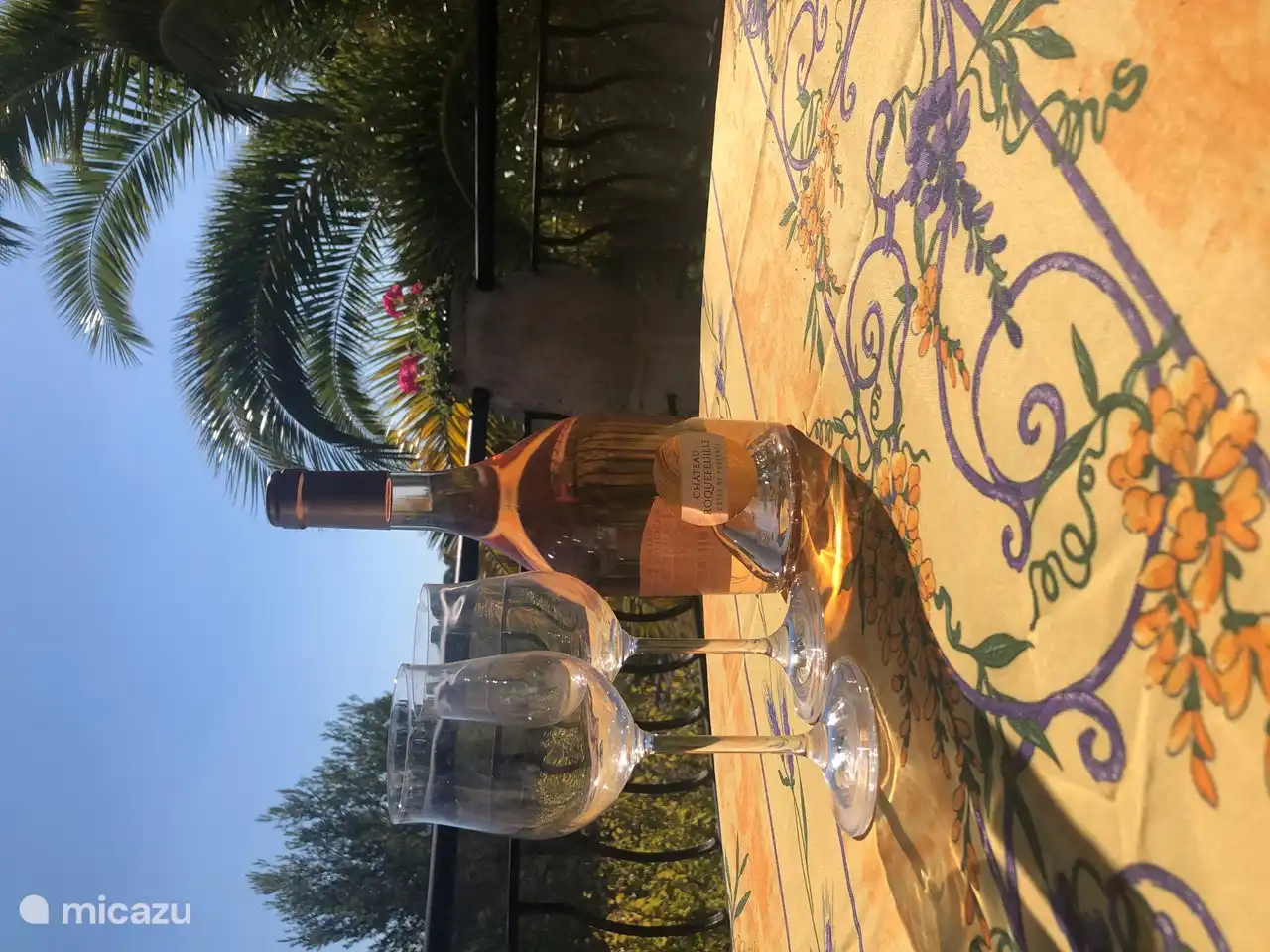 Flesje wijn staat voor u klaar