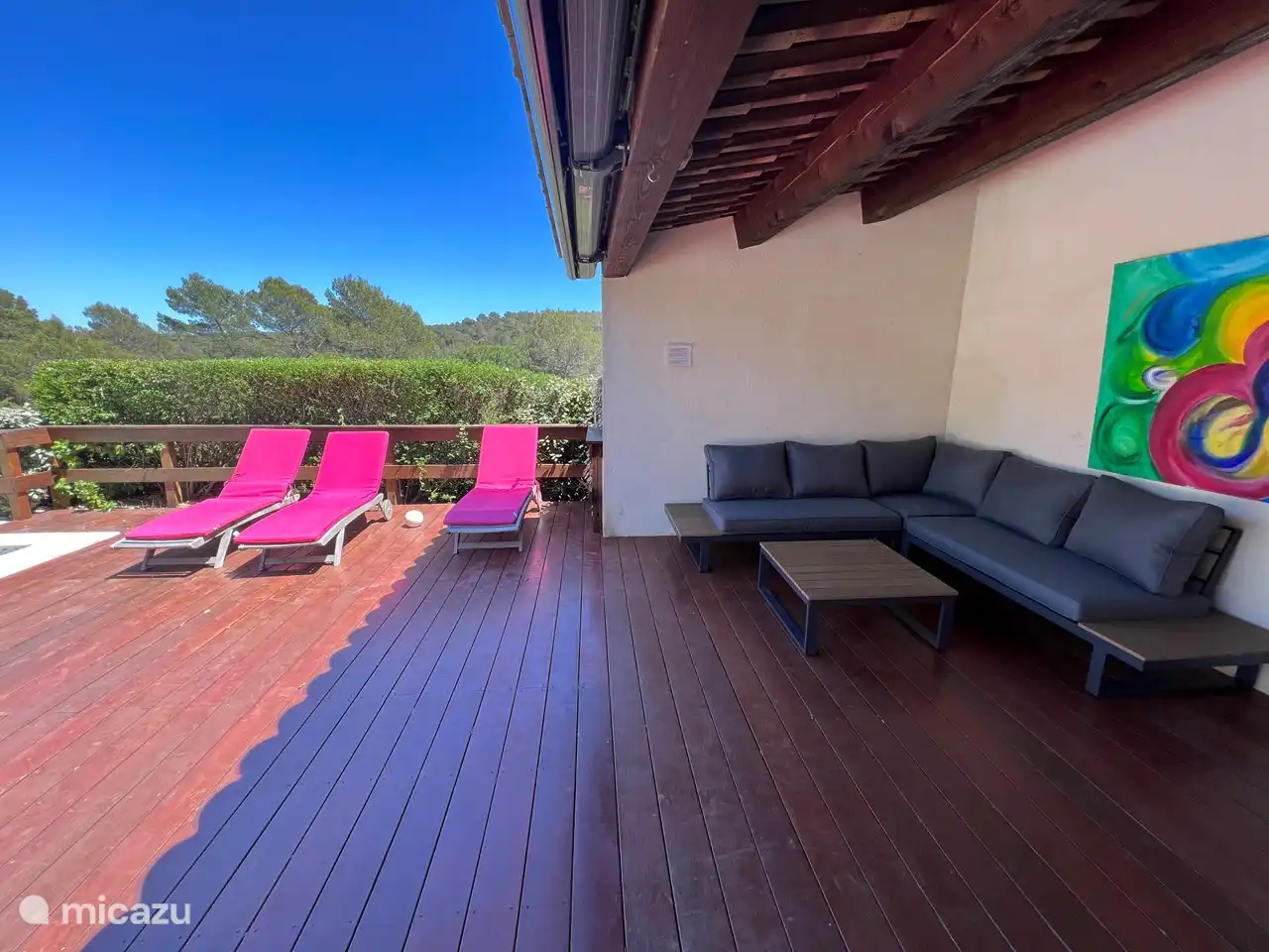 Heerlijk overdekte zit bij zwembad