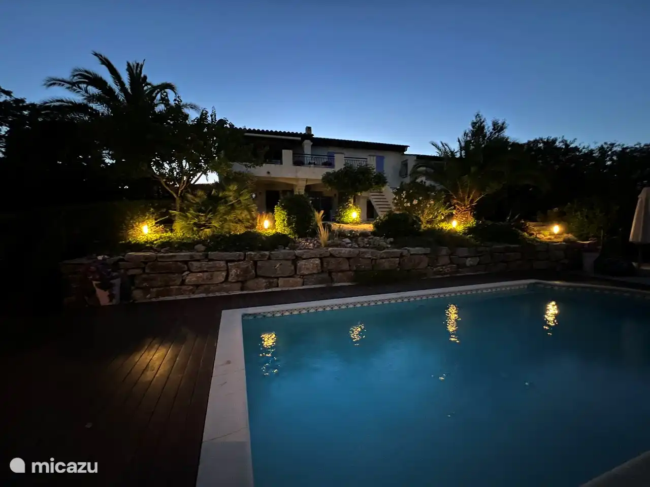 Zwembad en tuinverlichting