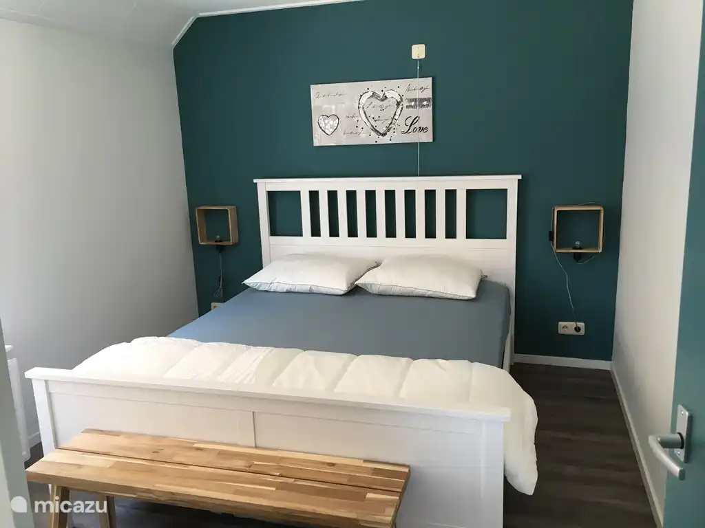 Lit dans la chambre principale