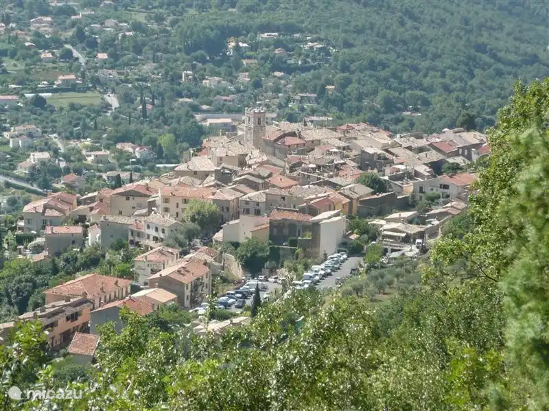 Ansicht von Saint-Jeannet vom baou der La Gaude (dies baou hinter dem Feiertag)