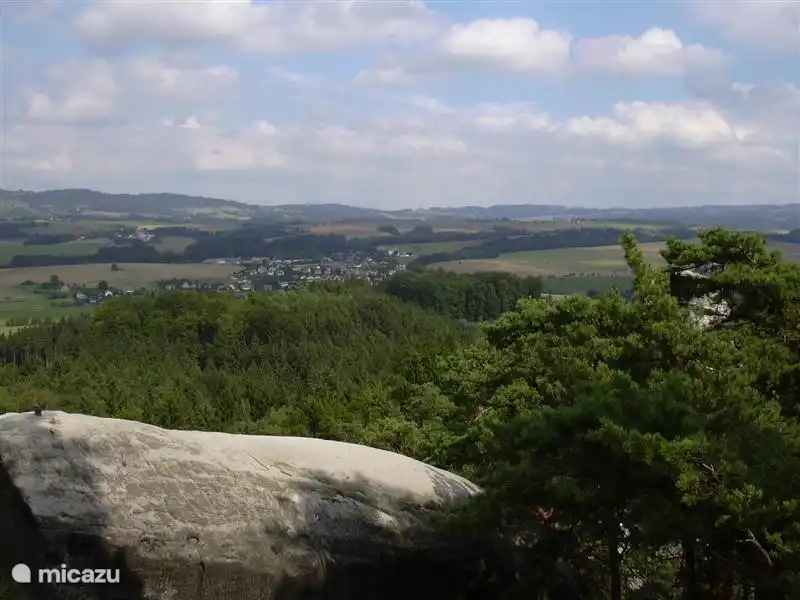 Una hermosa vista desde las formaciones rocosas.