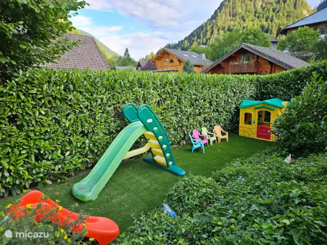 Chalet Le Passe-Temps en Francia, Alta Saboya, Saint-Jean-d'Aulps - casa vacacional Zona de juegos al aire libre