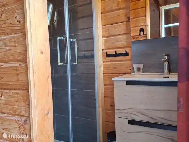 Chalet Le Passe-Temps en Francia, Alta Saboya, Saint-Jean-d'Aulps - casa vacacional Baño dormitorios 1 a 4 1er piso