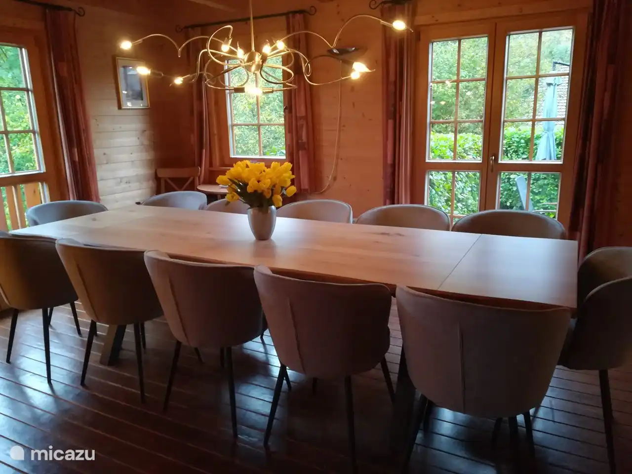 grote eettafel voor 12 personen