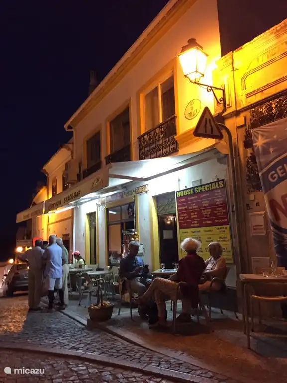 Por la noche una copa en Fonte Nova en Alte.