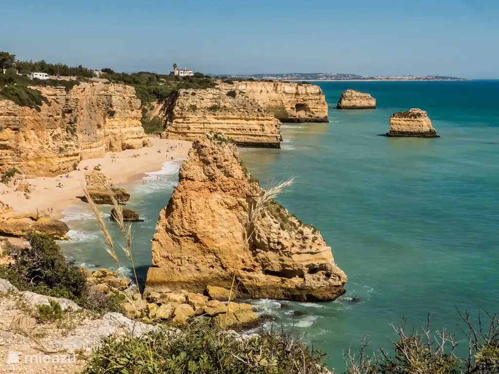 Y por supuesto las fantásticas playas del Algarve a 30 o 45 minutos en coche desde Boa Terra.