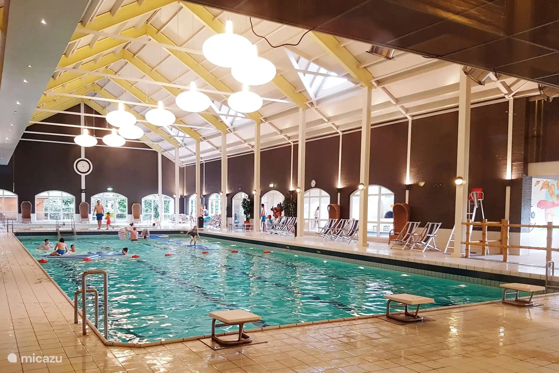 Swimming pool Landal Hoog Vaals. Guests can make use of the indoor swimming pool at Hoog Vaals for a fee. Tickets are available online.