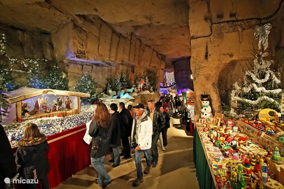 During the cold winter months in the run up to Christmas can shop to your heart in Kerstad Valkenburg. There are several Christmas markets in the caves.