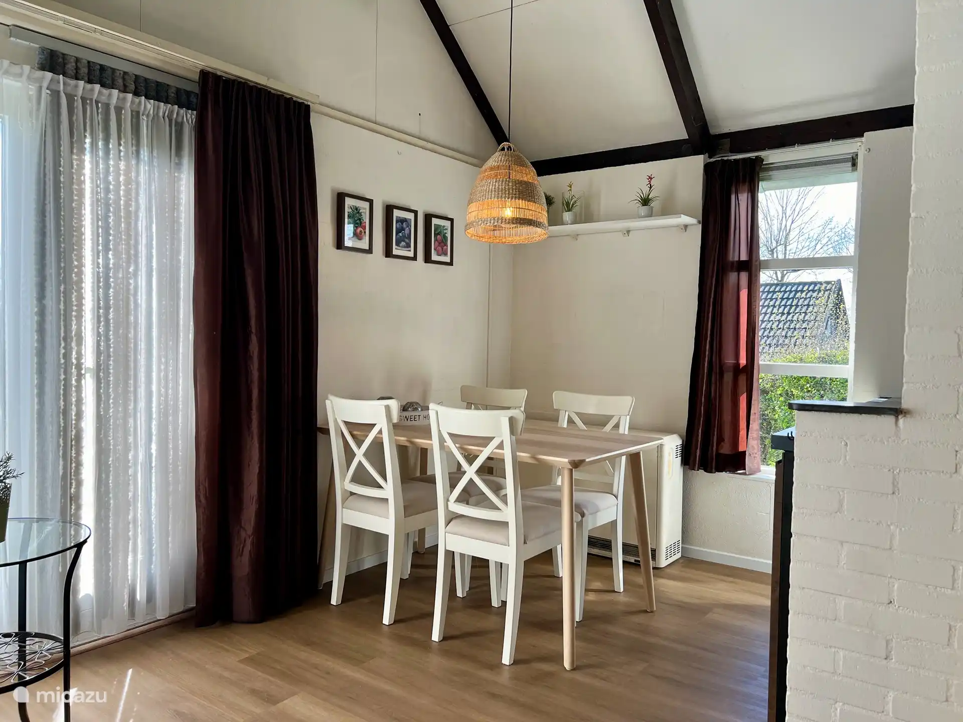 Dining area, there are 6 dining room chairs.