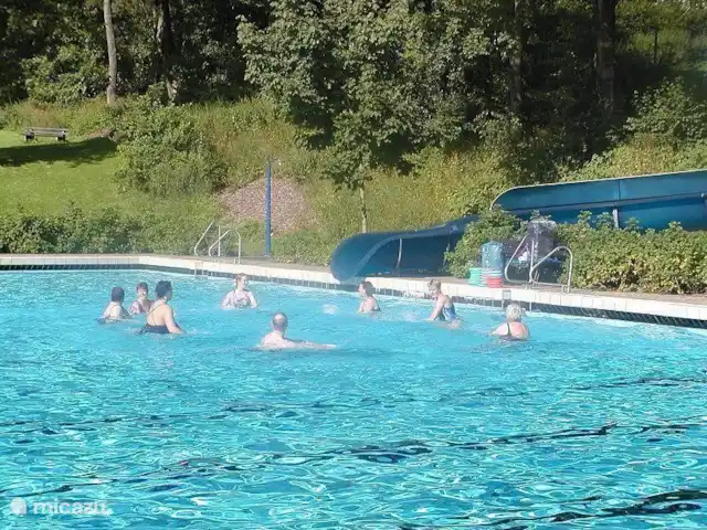 Maison Bergzicht | Allemagne, Sauerland, Willingen - appartement La piscine extérieure est située à Usseln à 5 km ; Le Diemelsee avec de nombreux sports nautiques est à 10 km. nous y allons souvent en été. En hiver, il est merveilleux de nager à l'intérieur et de profiter du bien-être dans le Lagunenbad à Willingen
