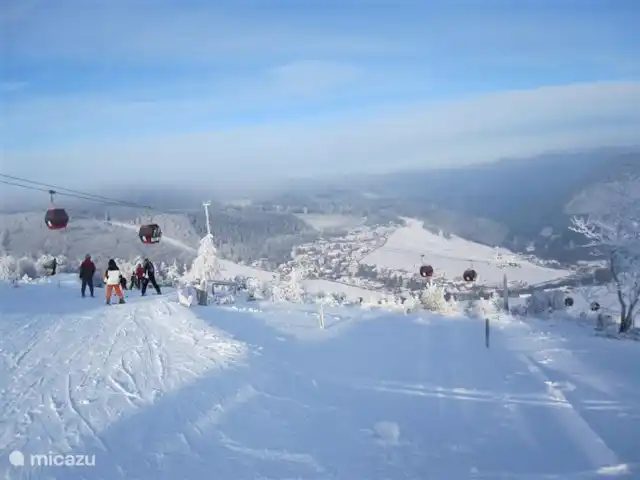 Maison Bergzicht | Allemagne, Sauerland, Willingen - appartement En hiver : beaucoup de plaisir à skier grâce aux canons à neige. Il y a au total plus de 9 km de pistes enneigées artificiellement à Willingen. De ce fait, il est souvent possible de skier tout l'hiver.