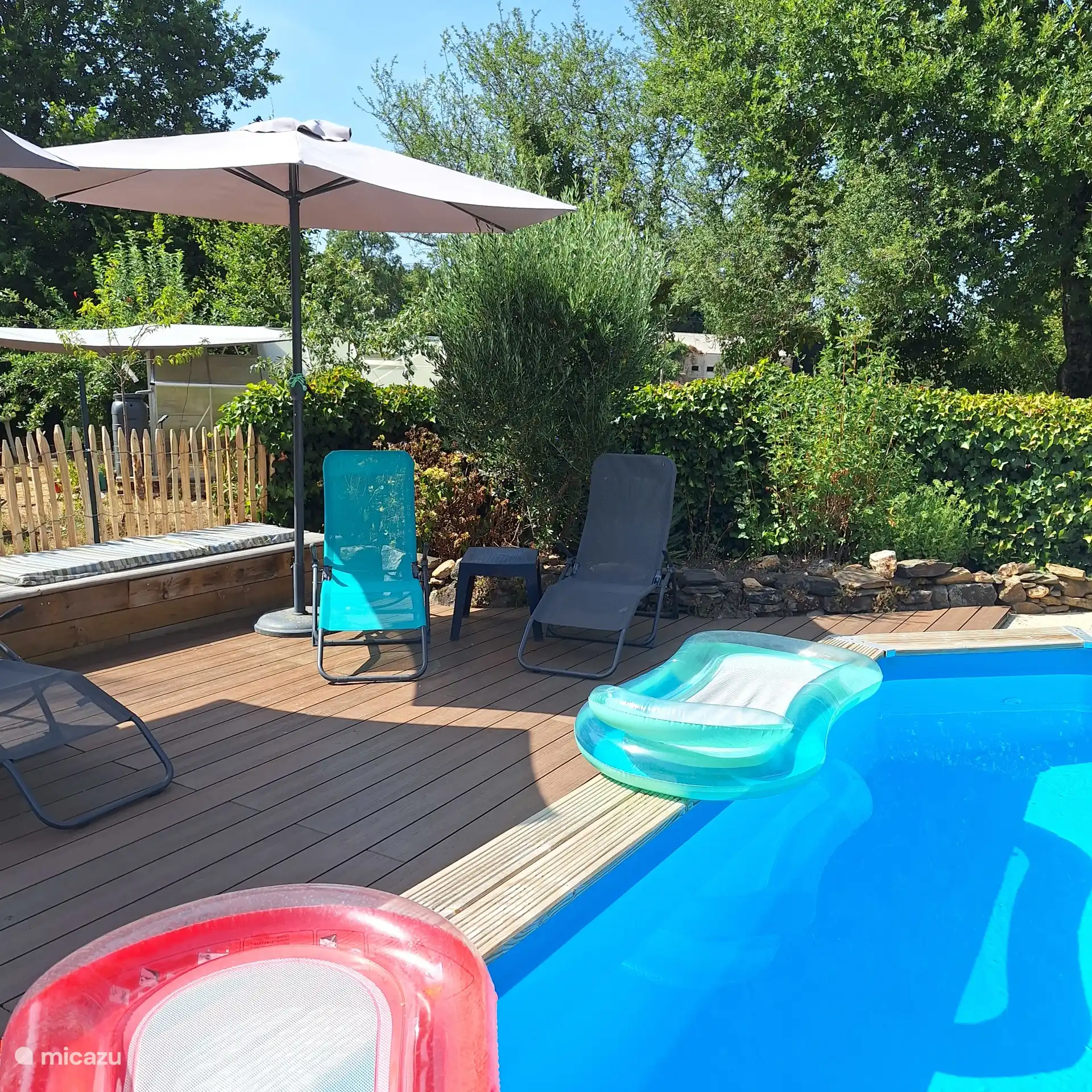 In addition to the chairs, there is also a lounger to tan the back
