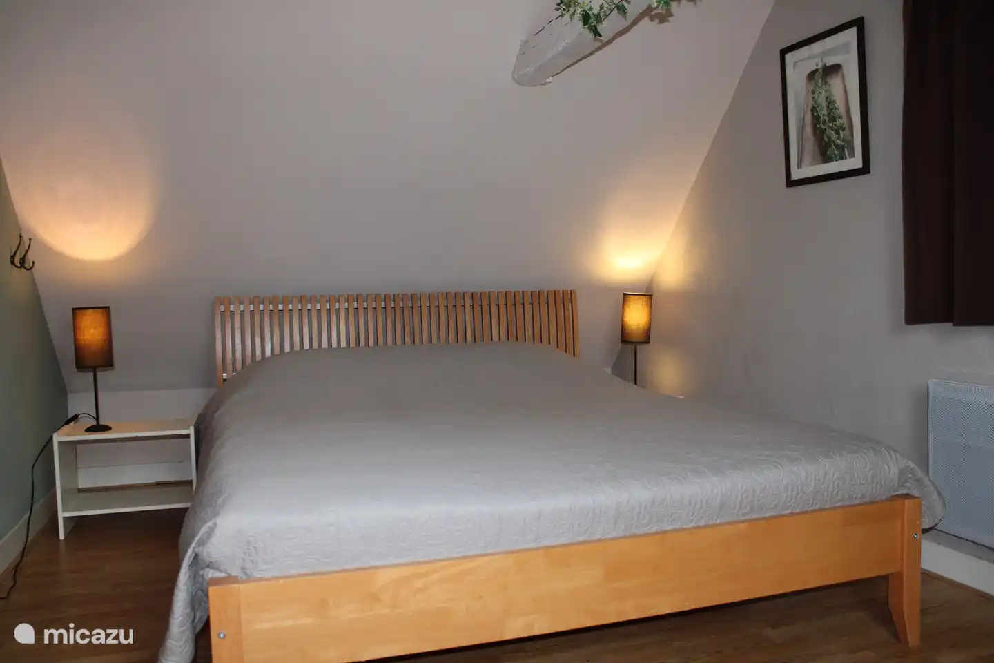 Master bedroom with bed 160 x 200