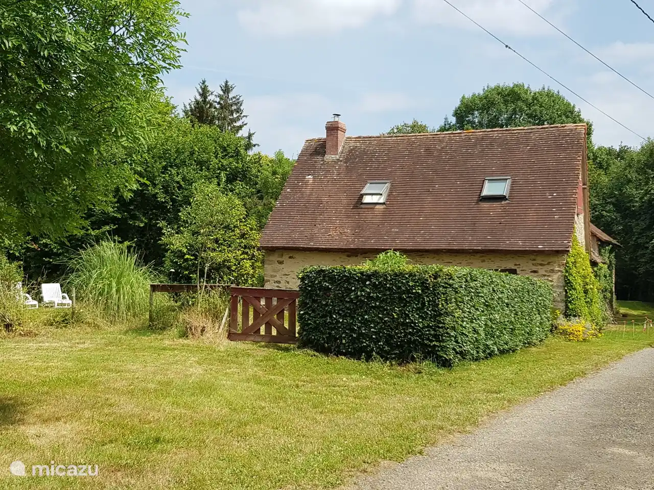 Gite Le Montet with entrance next to parking pitches. 