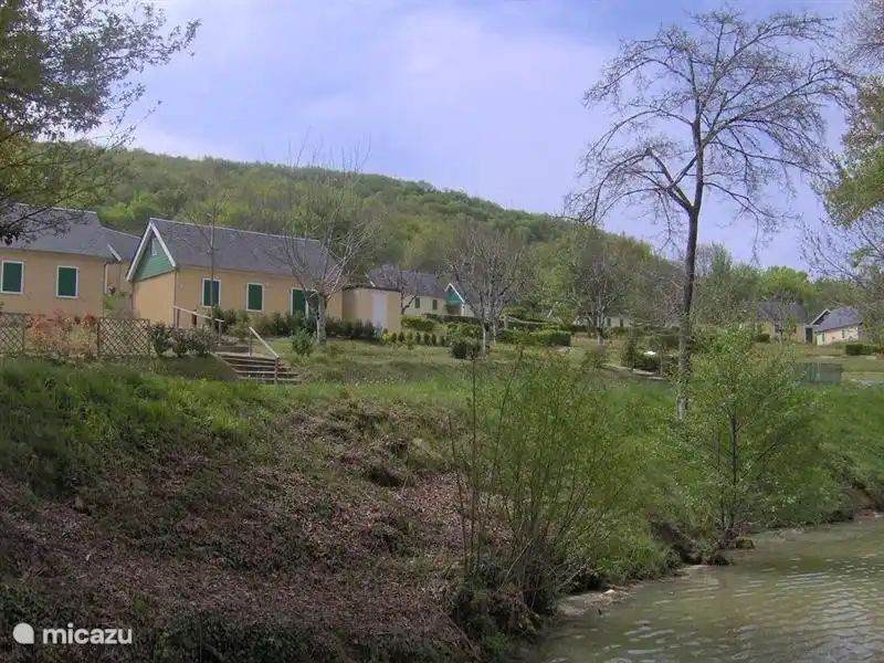 Das Ferienhaus liegt in einem Park mit 27 Häusern.