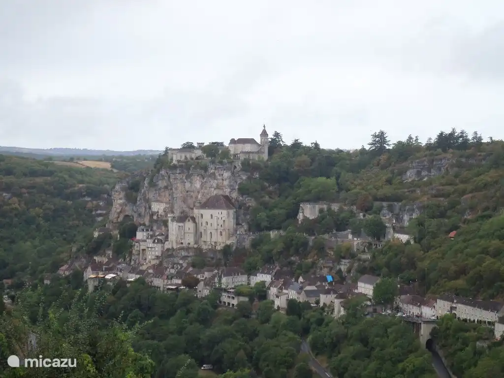 Dorf am Ufer der Dordogne