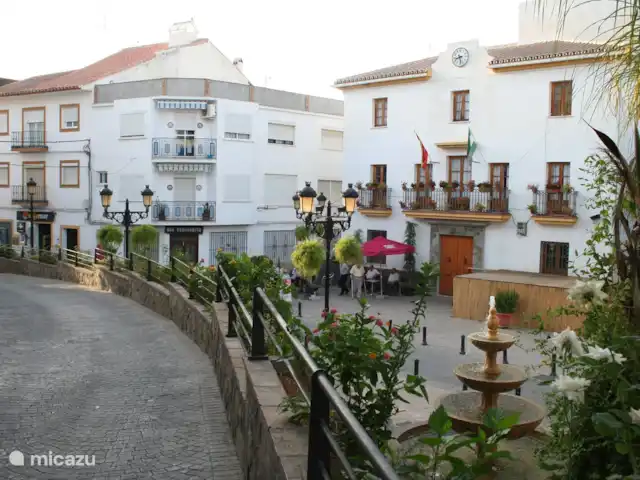 Location de Vacances Espagne, Andalousie, Guaro, maison de vacances - Casa Sonrisa Place du Marché, à deux pas de Casa Sonrisa.