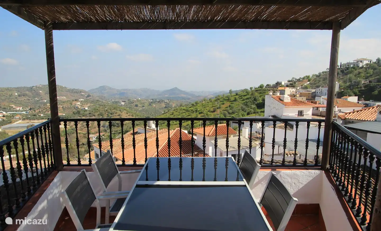 La terraza de la azotea: un lugar maravilloso para tomar un aperitivo y una copa o para relajarse.