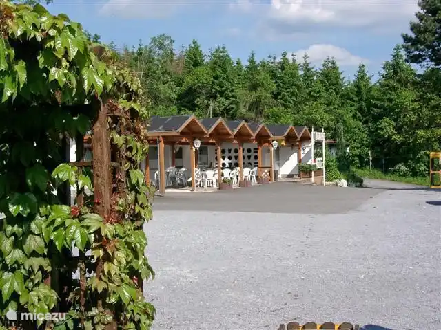 Location de Vacances Allemagne, Sauerland, Husen - Lichtenau, maison mitoyenne - EuropeFeriendorf C7 restaurant extérieur avec terrasse