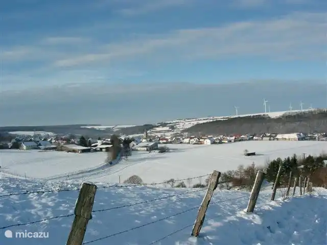 Location de Vacances Allemagne, Sauerland, Husen - Lichtenau, maison mitoyenne - EuropeFeriendorf C7 voir le parking au dessus