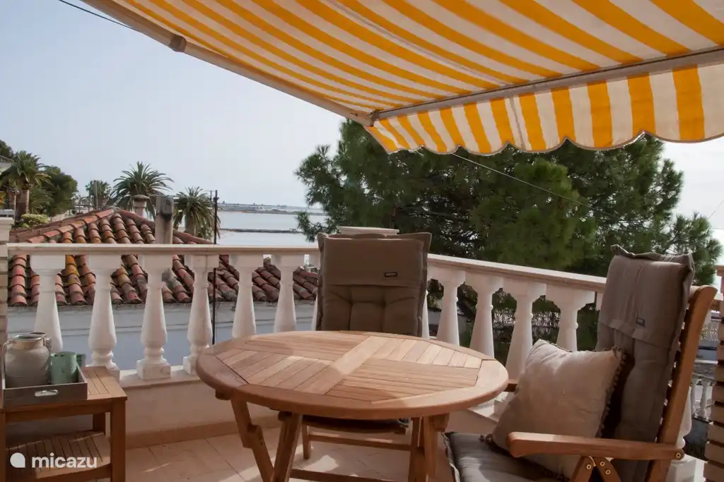 Sonnenterrasse mit Meerblick