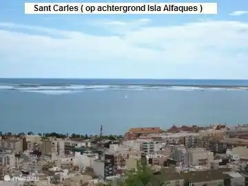 Gegenüber Sant Carles auf dem Meer Isla Alfaques.