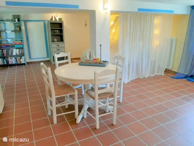 Paradisi Edo en Grecia, Peloponeso, Germa - casa vacacional vista del rincón para dormir con cortina para protección