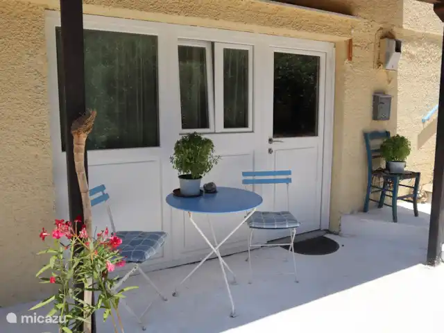 Paradisi Edo en Grecia, Peloponeso, Germa - casa vacacional La vista frontal del apartamento de la planta baja.