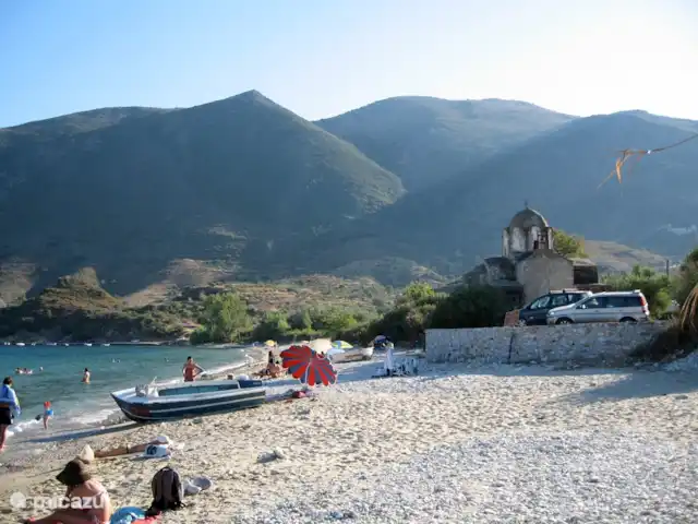 Paradisi Edo en Grecia, Peloponeso, Germa - casa vacacional Mani es una península en el Peloponeso y es famosa entre los griegos por su autenticidad. Nuestro objeto tiene el nombre significativo 'Paradisi Edo' y se encuentra a 10 minutos en coche del mar, que encontrará por todas partes.
Aquí se puede ver la playa de Skoutari. Con 2 tabernas directamente sobre el mar.