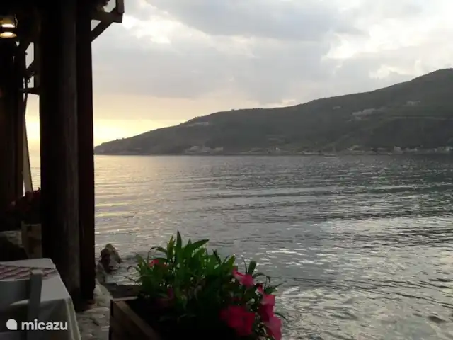 Paradisi Edo en Grecia, Peloponeso, Germa - casa vacacional Neo Itylo, nuestro restaurante favorito karavopetra