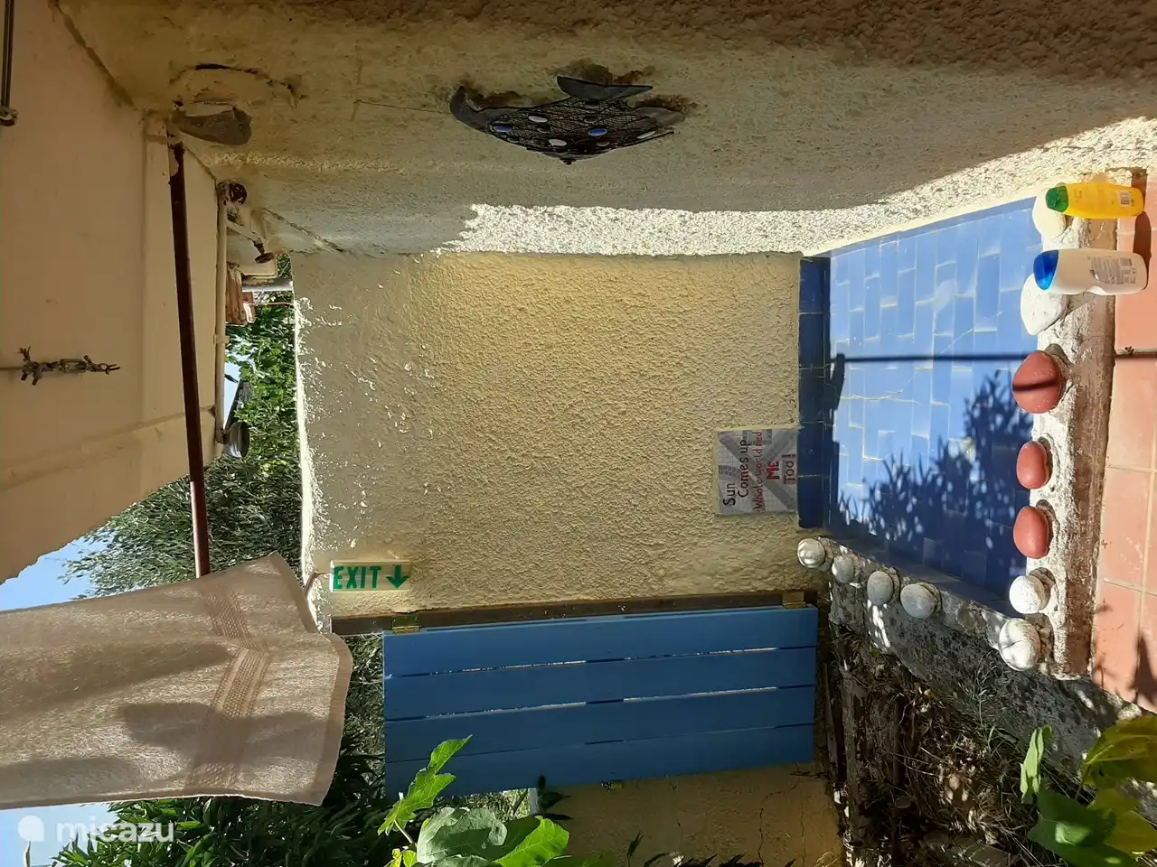 in the summer the outdoor shower is wonderful. shower in the evening under the starry sky. †