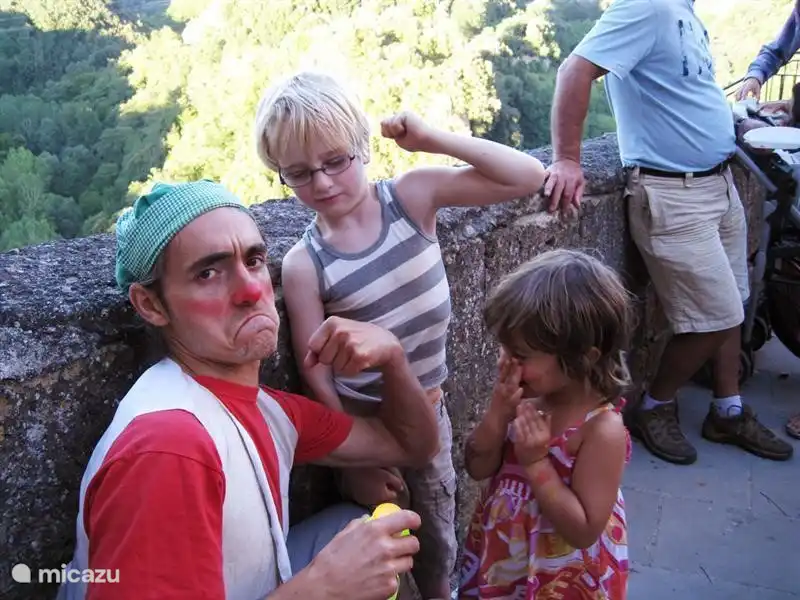 Sorano, Sommerfest mit Unterhaltung für Kinder, Kunst und Essen.