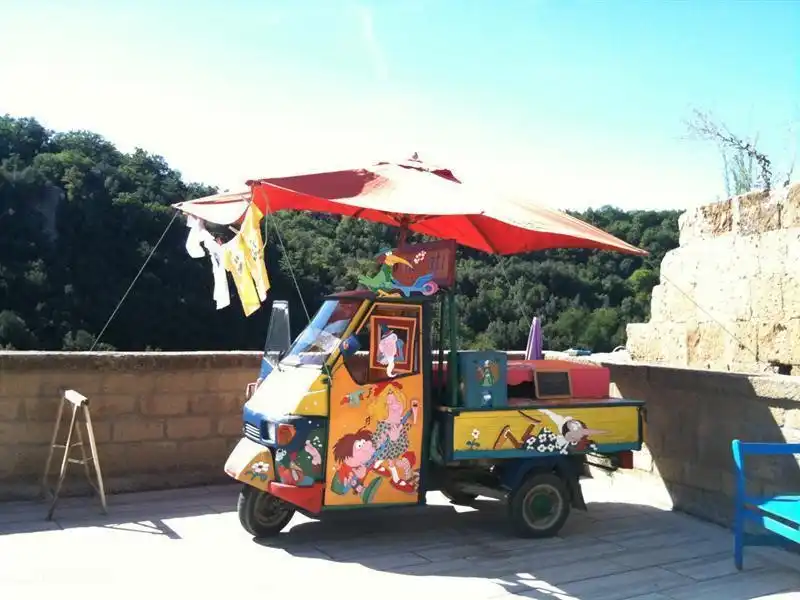 Sorano, Sommerfest mit Unterhaltung für Kinder, Kunst und Essen.