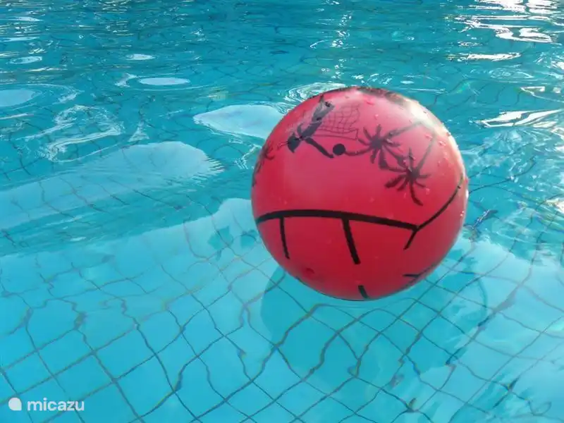 Schwimmen in der Therme di Sorano, auch mit einer natürlichen heißen Bad.