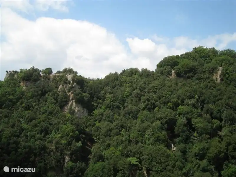 Blick auf San Rocco. Dort können Sie von unserem Haus zu Fuß durch die Via Cava gehen.