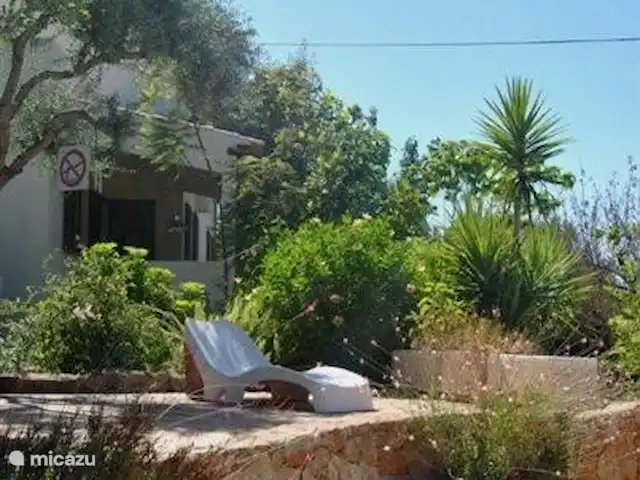 Mae Home en Portugal, Algarve, Quelfes - villa asientos incorporados junto a la piscina