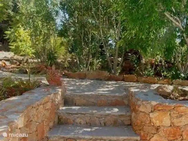 Mae Home en Portugal, Algarve, Quelfes - villa A pasos de la terraza bajo el algarrobo a la piscina
