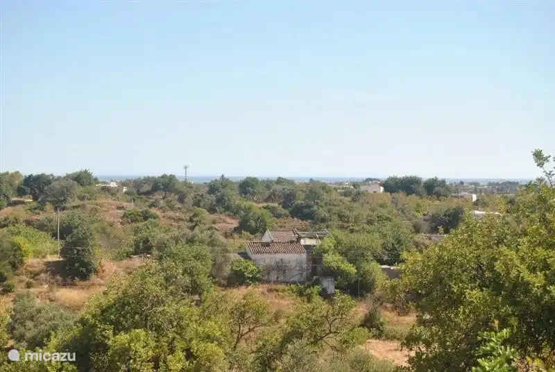 Blick von der Dachterrasse im Norden des Cerro São Miguel im Hintergrund