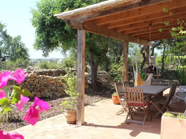 Mae Home en Portugal, Algarve, Quelfes - villa Terraza sur con mesa de comedor