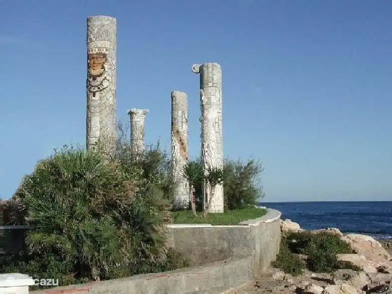Einer der vielen Statuen Torrevieja