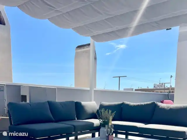 Nortico 5 - app25 huren in Spanje, Costa Blanca, Torrevieja - appartement Dakterras met mooie loungeset en schaduw doek