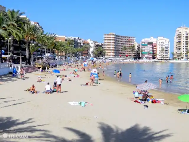 Nortico 5 - app25 huren in Spanje, Costa Blanca, Torrevieja - appartement Luxe appartement in Nortico 5, geschikt voor 4 personen, op 500 m. van strand en boulevard in  Torrevieja. 
Met een open keuken, een stijlvol ingerichte woonkamer met airco,gratis wifi, een ruim balkon en een groot privé dakterras