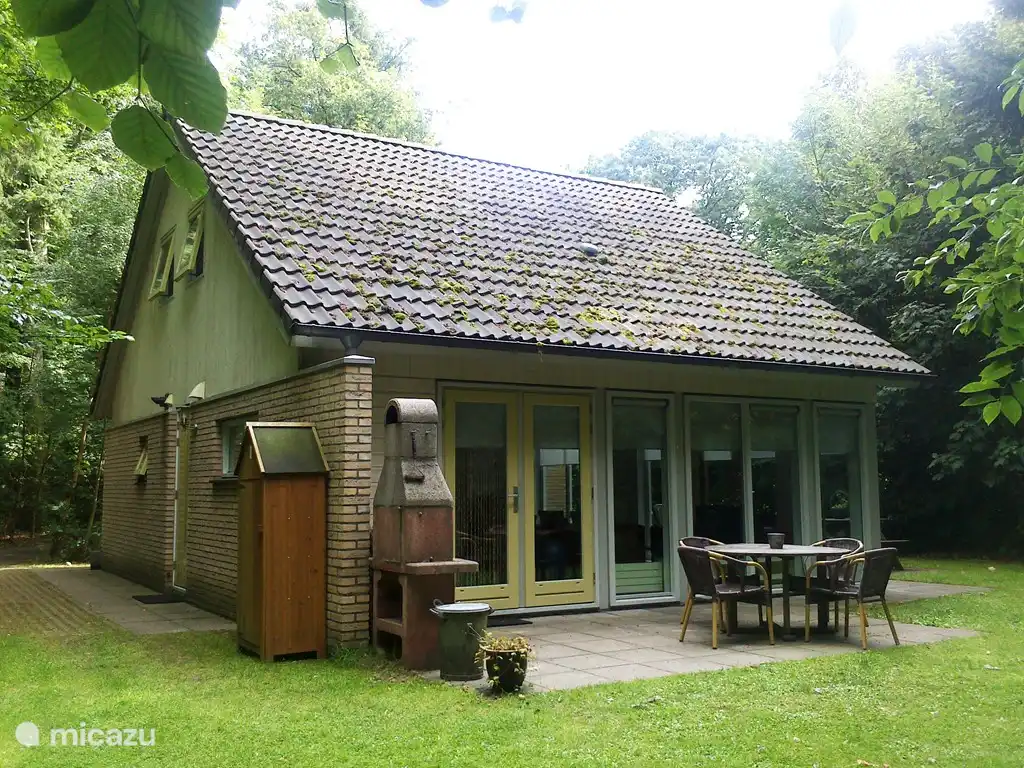 villa, Oudemirdum, Friesland, Niederlande - Spatz