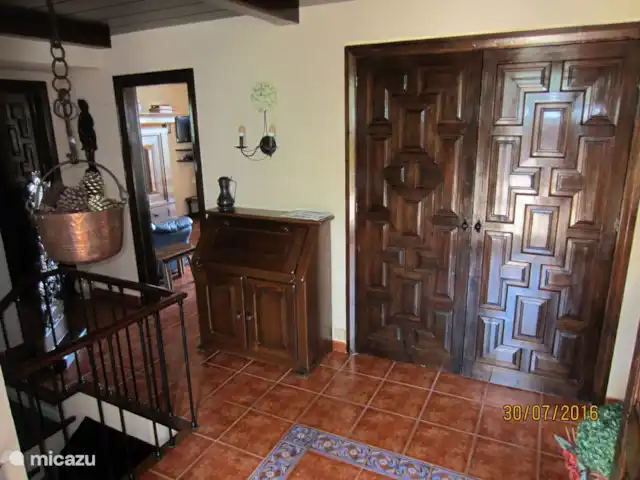 Location de Vacances Espagne, Costa Brava, Lloret de Mar, appartement - Villa Solveig Directement après la porte d'entrée se trouve un hall avec un espace de rangement.